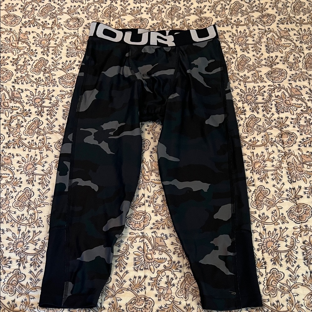 Under Armour Boys Dark Camo Compression Leggings - Black & Gray/Green size YM
